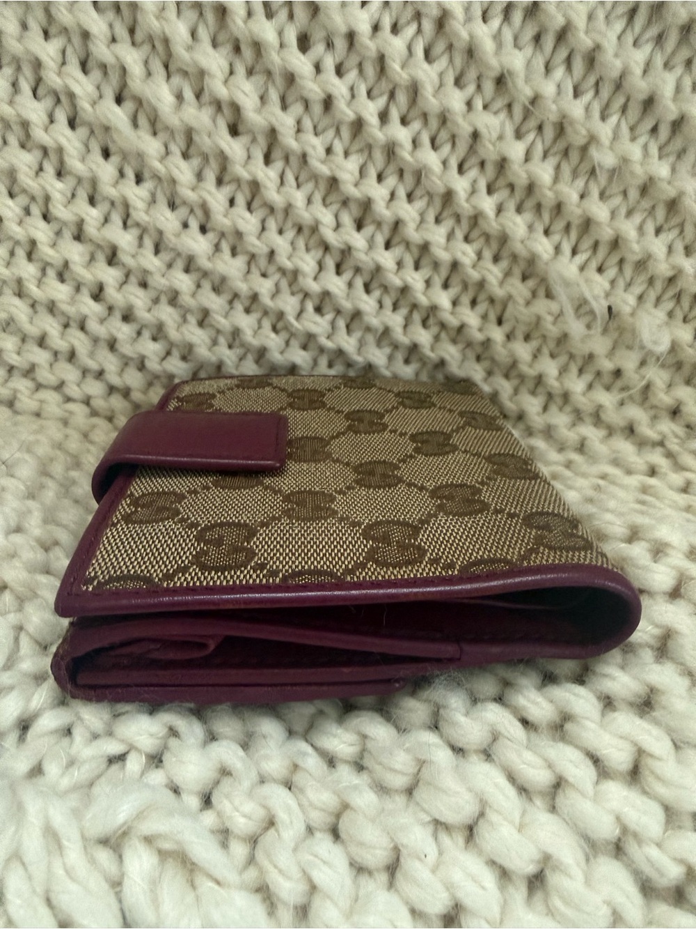 Gucci GG Canvas Compact Wallet in Beige and Plum - Picture 6 of 9